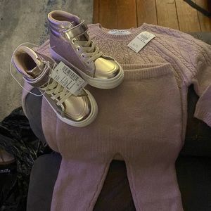 Brand new Baby girls shoes and pink set will negotiate price